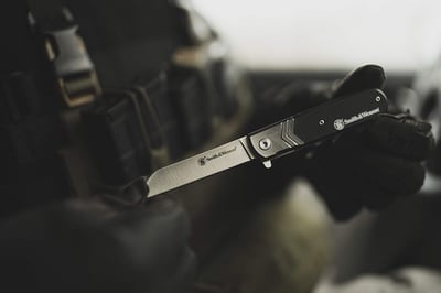 S&W Executive Barlow 6.25" S.S. Assisted Opening Knife 2.75" Sheepsfoot Blade and G10 Handle - $18.1 + FREE Shipping