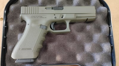 USED Police Trade Glock 17 Gen 3 9mm 1-17 rd Mag OD Green Finish - $429 
