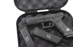 GLOCK 22 40SW POLICE TRADES WITH 3 MAGS/CASE