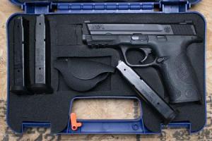 SMITH AND WESSON MP40 40SW Police Trade-In Pistol with Extra Mags, Backstraps, Case 000010459503