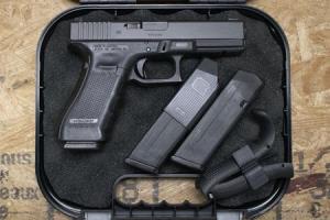 GLOCK Glock 17 Gen4 9mm Police Trade-In Pistol with Three Magazines, Case, and Backstraps YRK880TRADE