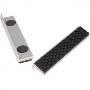 Shop Fox 4-1/2in Magnetic Jaws Pair D3230