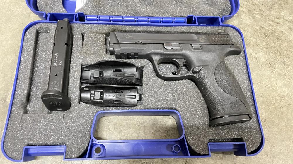 Used police trade in Smith & Wesson M&P 40 40 S&W 1 Mags Night Sights - $276