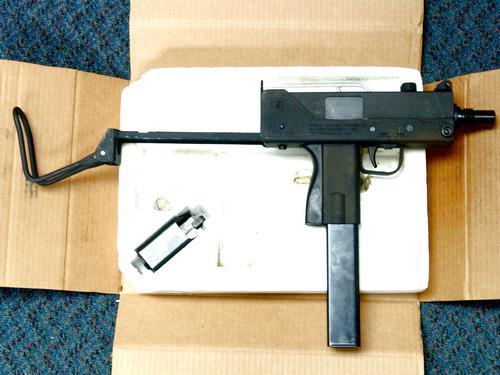 mac 10 submachine gun