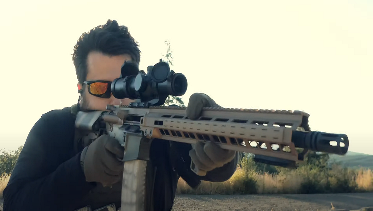 fn-chrome-lined-barrel-aiming