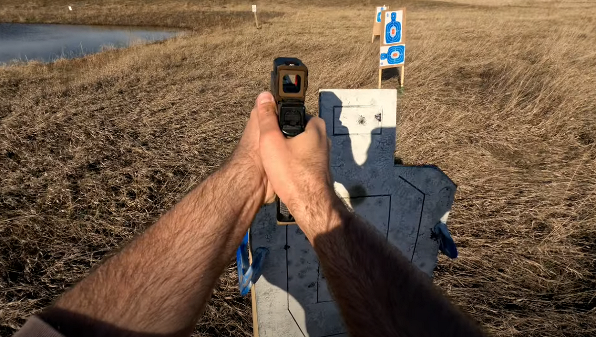 vector-optics-frenzy-plus-pistol-red-dot-target-shooting