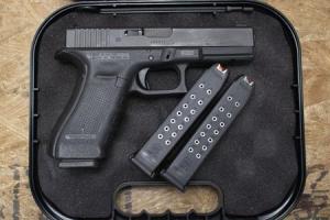 GLOCK 17 Gen4 9mm Police Trade-in Pistol with Three Magazines and Case