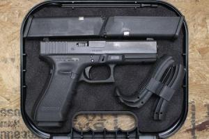 GLOCK 17 Gen4 9mm Police Trade-in Pistol with Three Magazines, Case, and Backstraps