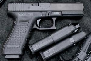 GLOCK 17 Gen4 9mm Police Trade-in Pistol with Original Case and Three Magazines
