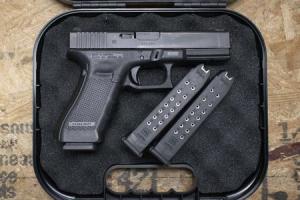 GLOCK 17 Gen4 9mm Police Trade-in Pistol with Three Magazines and Case
